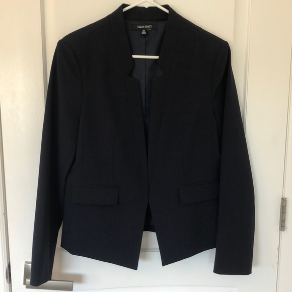 Ellen Tracy Jackets & Blazers - Navy blue Ellen Tracy suit size 8 top/ 12 bottom